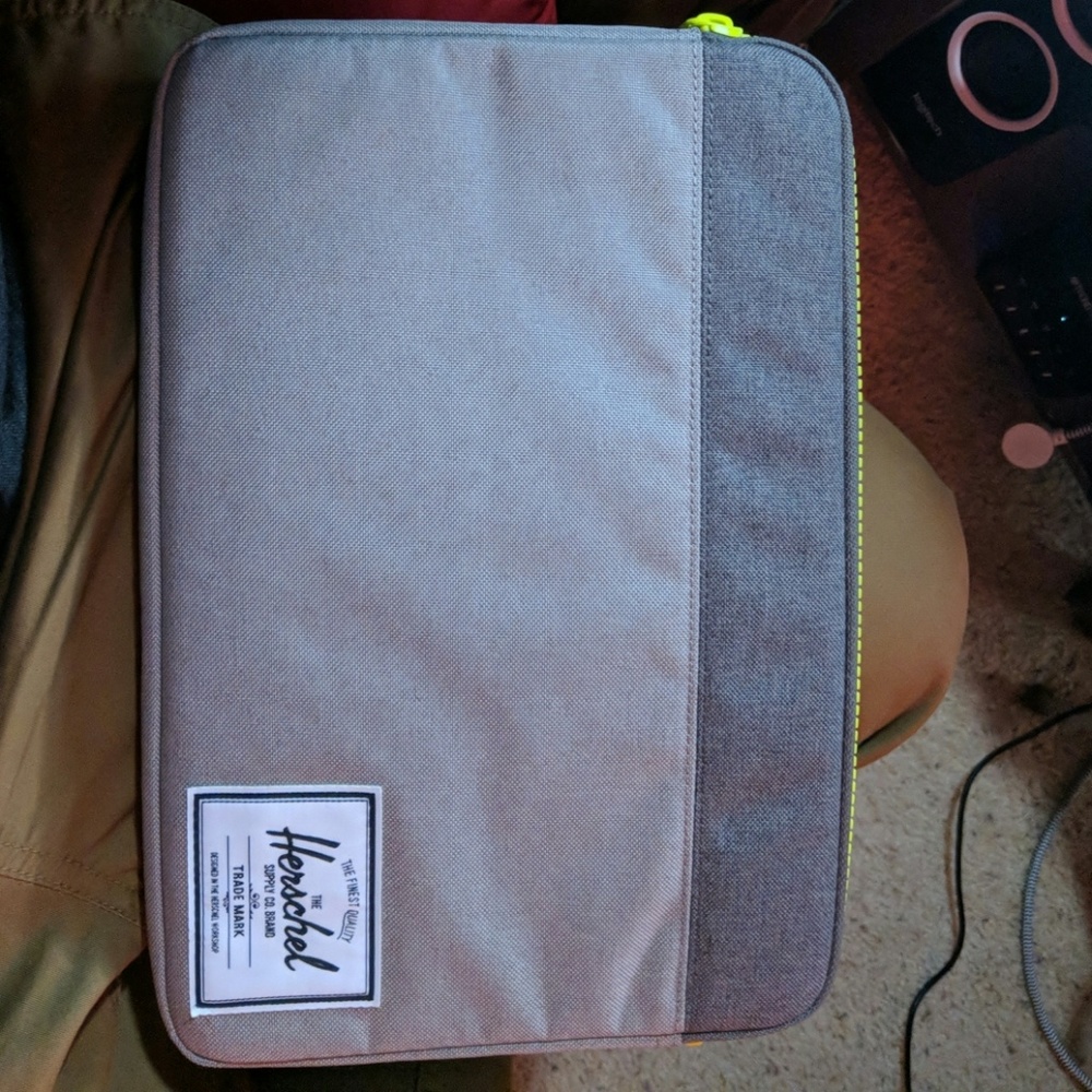 Herschel laptop casd